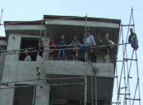 İnşaat mühürlenince 10 işçi intihara kalkıştı