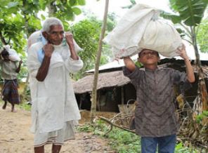 Myanmar'da Rohingyalar Arakan'dan kaçıyor