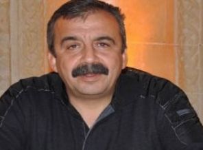 Sırrı Süreyya süreci eleştirenlere Kürtçe seslendi