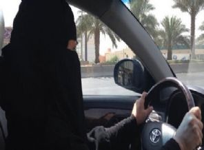 Suudi Arabistan'da kadın şoförlere uyarı