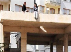 İntiharı çay içerek izlediler