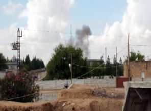 Sınır kapısına havan topu yağdı