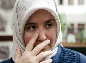 Trafikte başörtüsü çıkarılıp darp edildi