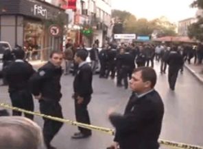 Fatih'te polise satırlı saldırı!