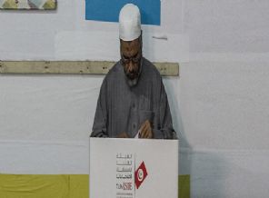 Tunuslular sandık başında