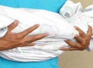 'Bebeğini doğar doğmaz bıçakladı' iddiası