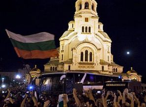 Parlamento, gösteriler eşliğinde açıldı