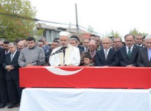 Cenazede protokol gerginliği