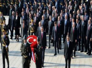 Bahçeli'den Anıtkabir'de dikkat çeken tavır!