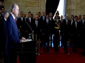 Başkent'te ilk resmi tören Anıtkabir'de