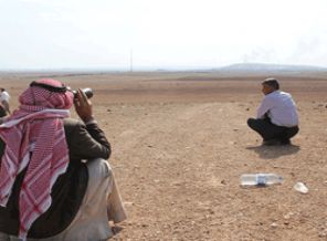 Suruçlular sınıra akın ediyor