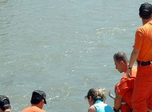 8 öğrenci boğuldu