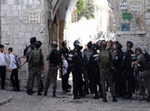 Mescid-i Aksa'ya tüm girişler yasaklandı