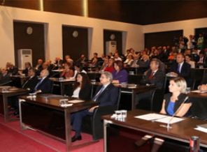 İktidar ve anamuhalefet kampta