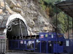 Kolombiya'da da madeni su bastı