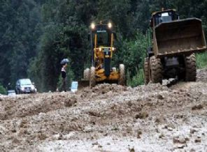 Rize'de korkutan gelişme! Evlerini terk ettiler