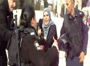 Cami avlusunda Müslüman kadına dayak!