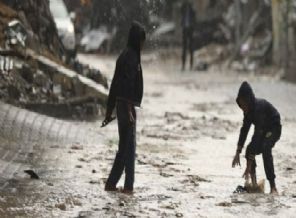 İsrail askerleri yıkıma devam ediyor