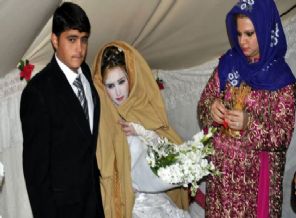 Suriyeli çift çadır kentte evlendi