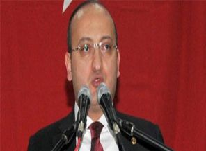 Davutoğlu araya girince vekillerden özür diledi