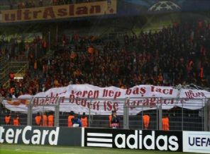 Taraftar pankartla G.Saray'ı tehdit etti