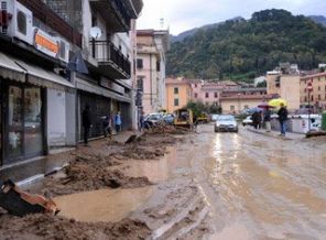 İtalya sağanak yağışla boğuşuyor