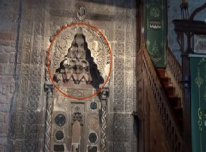 Tarihi caminin mihrabındaki kadın silüetinin sırrı