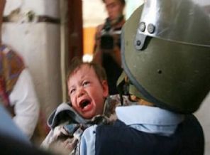 İsrail polisi 2 yaşındaki Filistinliyi tutukladı