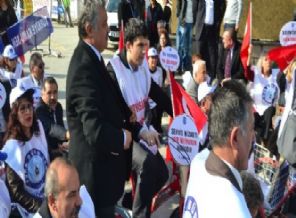 Memurlardan bisikletli protesto