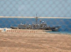 Mısır'da tatbikat yapan gemilere saldırı