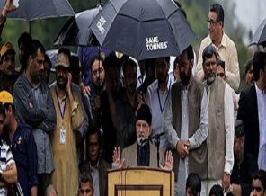 Pakistan'da Tahir Kadri ve İmran Han için tutuklama emri