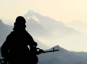 Asker birliğinde vuruldu