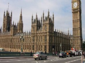 İngiliz Parlementosu'nda bomba paniği!