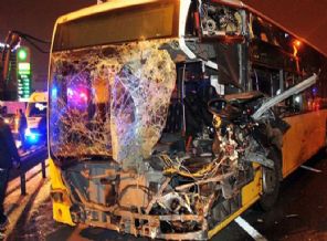 E-5'te Metrobüs kaza yaptı