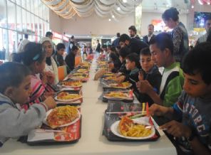 Urfa İHH yetim sevindirmeye devam ediyor