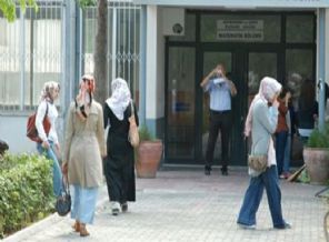 Başörtüsü avcısı Rennan Pekünlü cezaevine giriyor