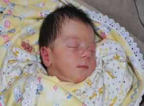 Madencinin 22 günlük bebeğine onlar sahip çıktı