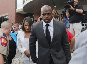 Çocuğunu döven futbolcuya men cezası