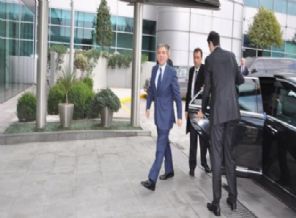 Gül, ilk yurt dışı seyahatine çıktı