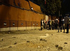 İsrail Büyükelçiliği konutuna taş atan çocuklara hapis istemi