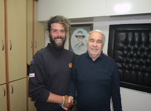 Barış için 8 bin kilometre yürüdü