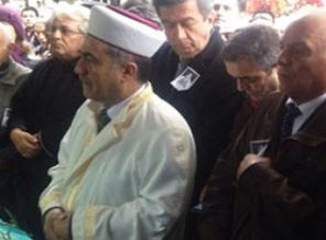 CHP'li vekil namaz kıldırdı