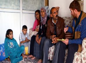 IŞİD'den kaçtılar, dükkana sığındılar