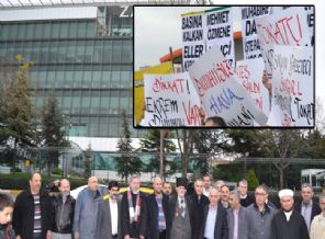 Zaman gazetesi önünde Ekrem Dumanlı protestosu