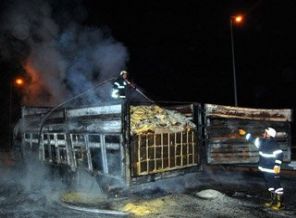 Şanlıurfa'da tanker ve TIR yandı