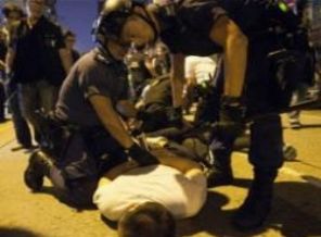 Hong Kong'da yüksek tansiyon!