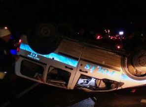 Batman’da polis aracı devrildi