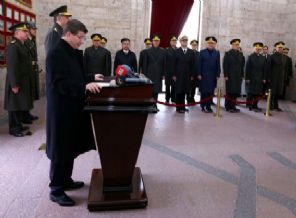 Davutoğlu, Anıtkabir özel defterine ne yazdı?