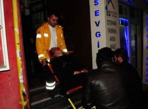 Fatih'te evli çifti evlerinde dövüp gasp ettiler