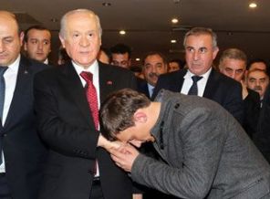 Bahçeli'ye Elazığ'da davullu zurnalı karşılama